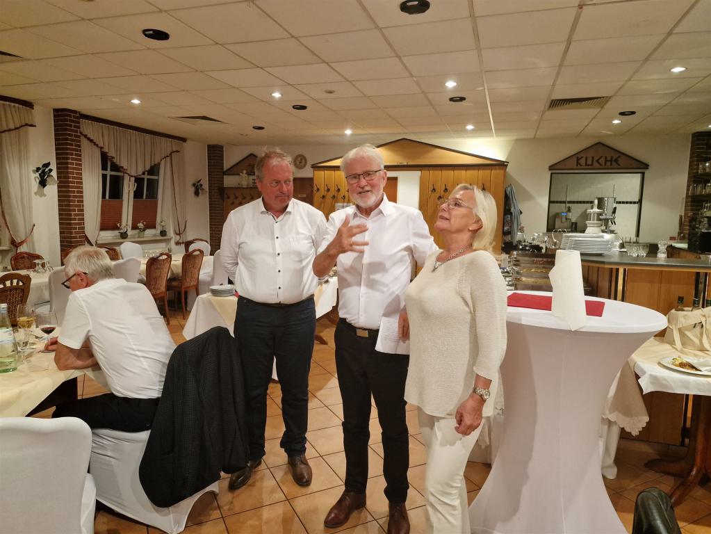 Essen mit Freunden am Freitagabend