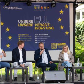 Ein Foto der Podiumsdiskussion mit Kandidaten zur Europawahl 2024