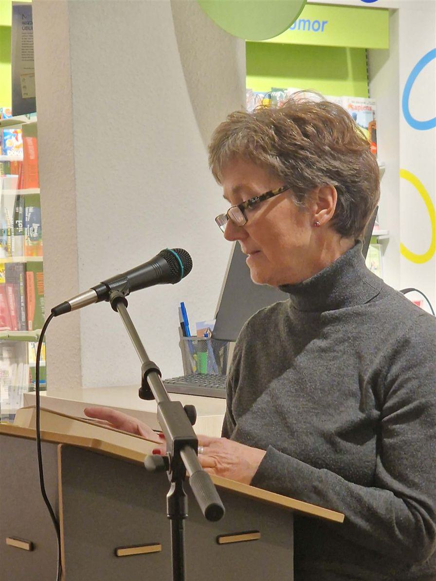 Silja Hoppe-Brinkmann liest aus "Dunkel, fast Nacht"