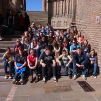 Die deutsche Gruppe vor dem Eingang von Sainte Cécile