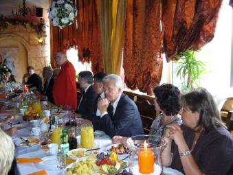 Foto einer Gruppe beim Empfang zum Stadtfest Brzeg Dolny