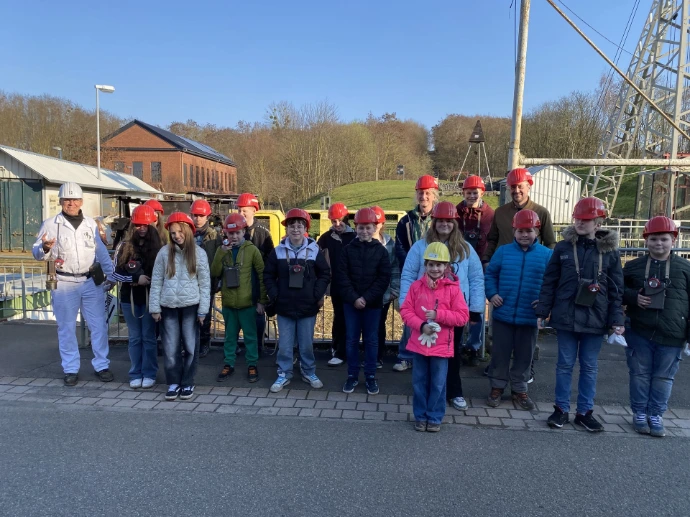 Die Jugendlichen auf dem Gelände der Zeche Barsinghausen