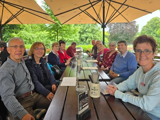 Die Gruppe im Biergarten in Karlsruhe