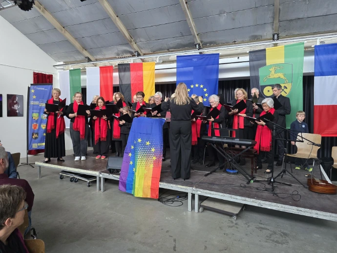 Der Chor der St. Barbara-Gemeinde bei der Eröffnung
