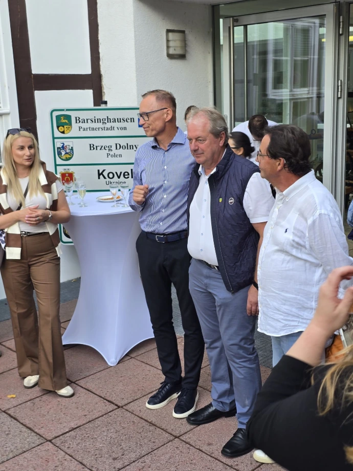 Die Bürgermeister Fura und Schünhof mit Karl-Heinz Neddermeier (re.)