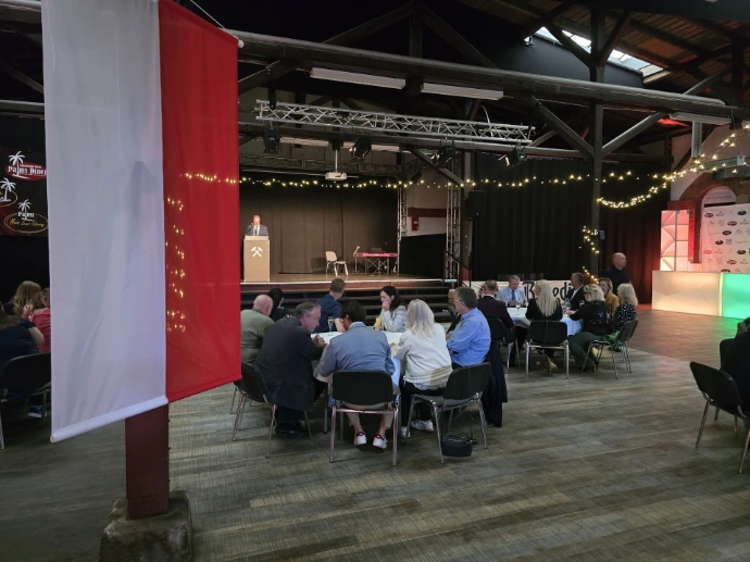 Gäste und Gastgeber beim Festakt im Zechensaal